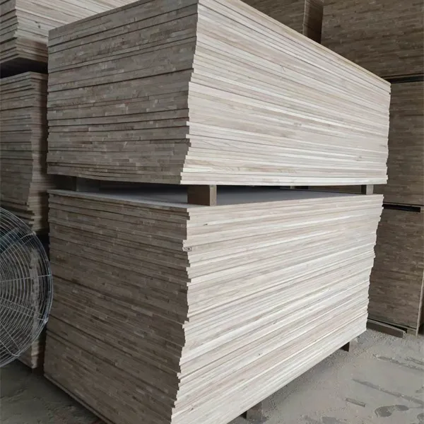 Radiata Pine Edge Līmētā tāfele